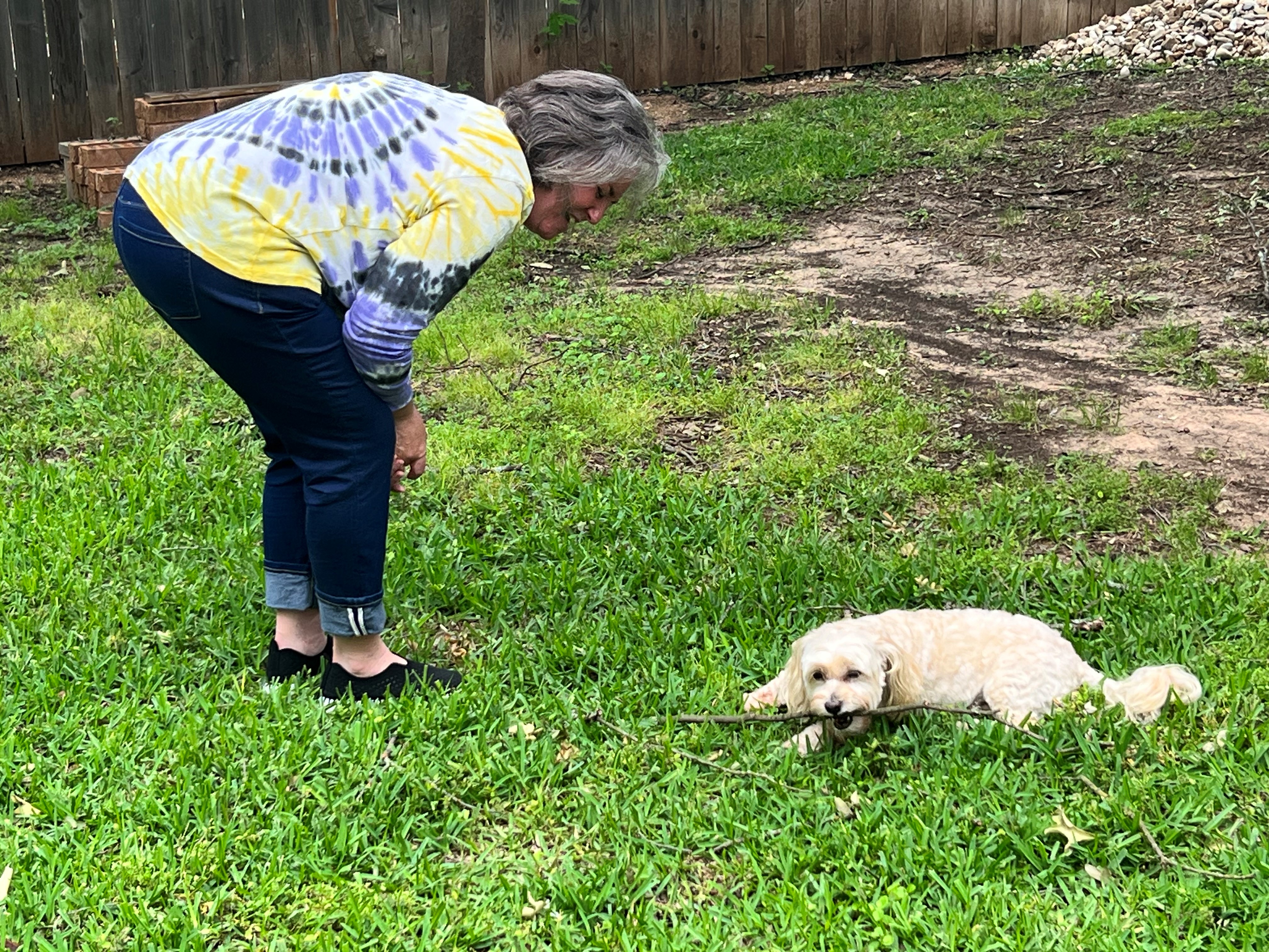 Kathy Gassman Plays With Her Dog Sophie In Her Round Rock Backyard (Kxan Photo/Mike Rush)